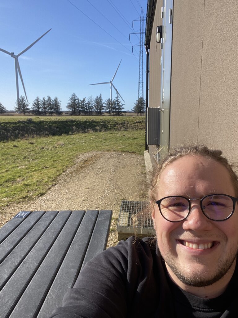 Light:Guard-Mitarbeiter Heiko Nöldeke im Windpark Sonder Bork